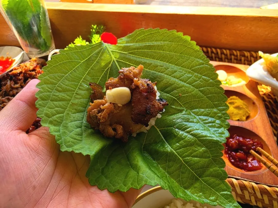 Soy sauce-flavored marinated meat with rice