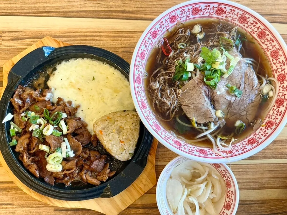쌀국수와 철판불고기 점심 한 상