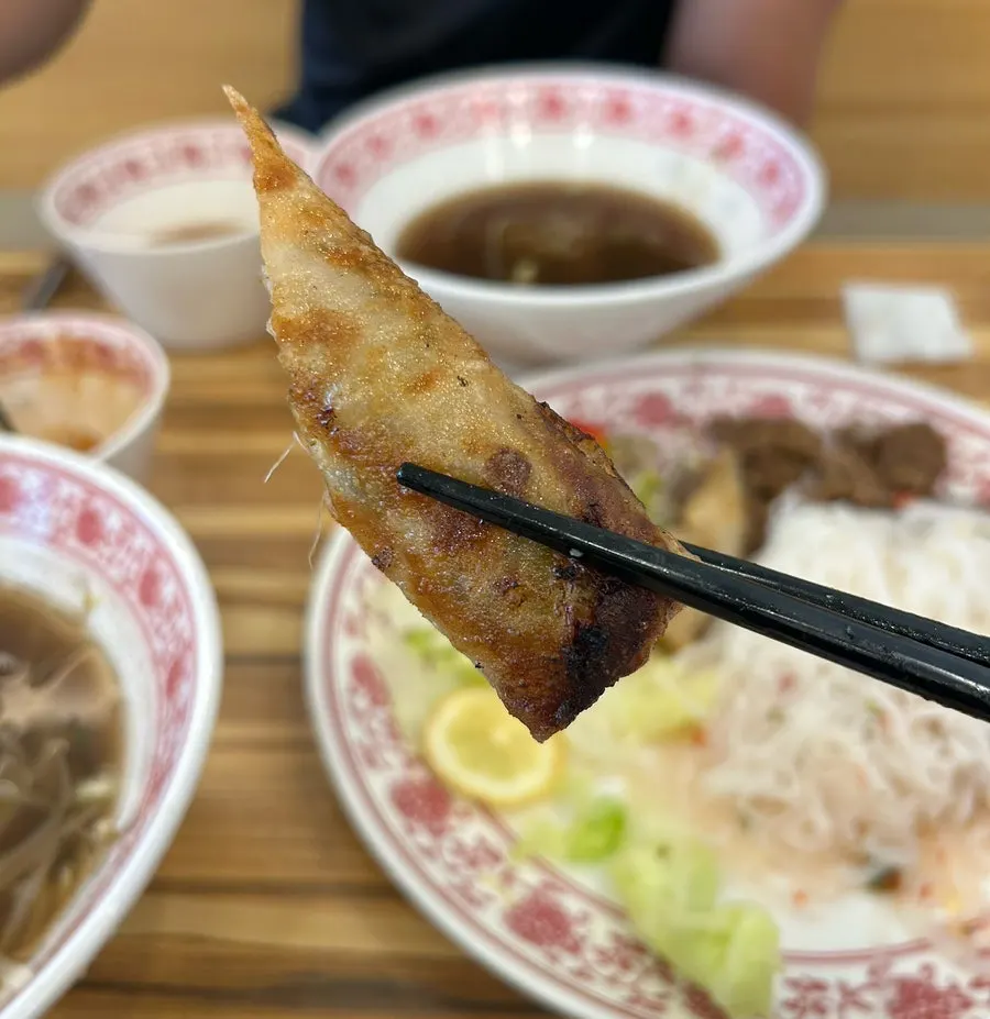 与分猪肉米线一同上桌的炸肉