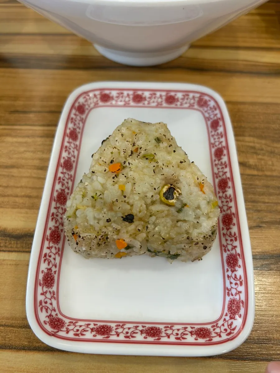 内含金枪鱼的烤饭团