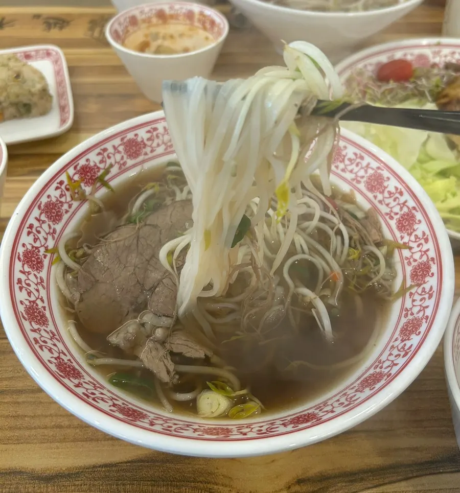 汤底浓郁的月味堂米线