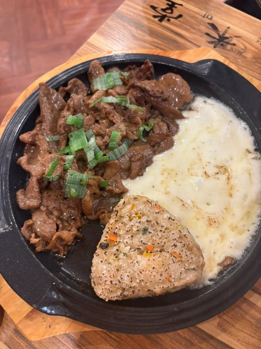 Grilled rice balls paired with soy-grilled bulgogi