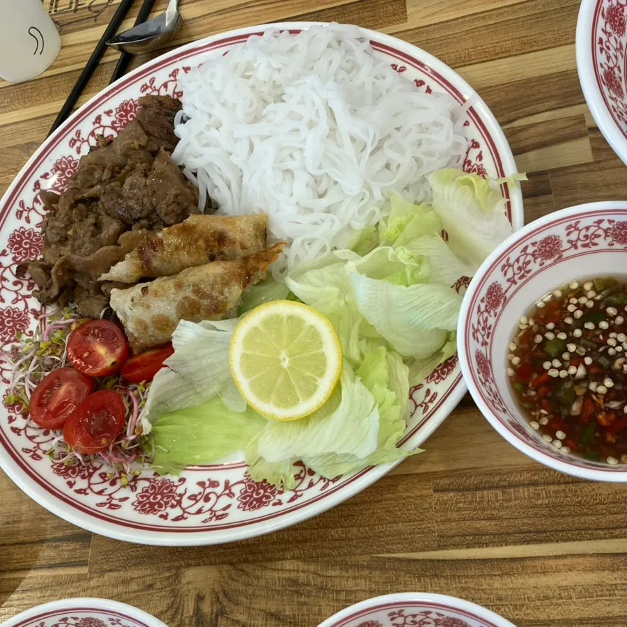 Wolmidang's bún chả with meat and vegetables