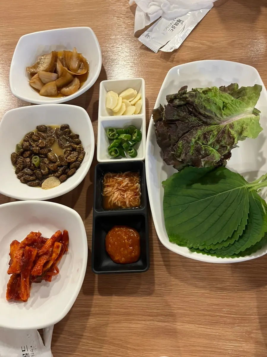 월평동 족보 영업시간 안내가 있는 매장 외관