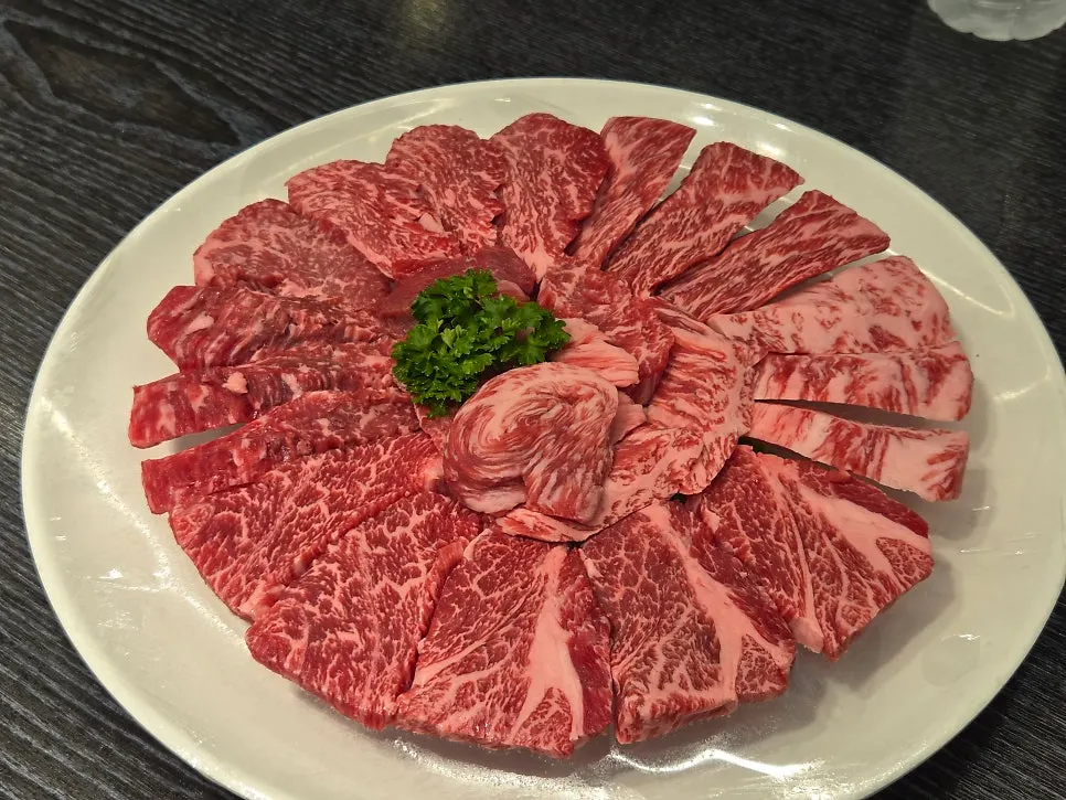 Plate of hanwoo workang set with vivid marbling
