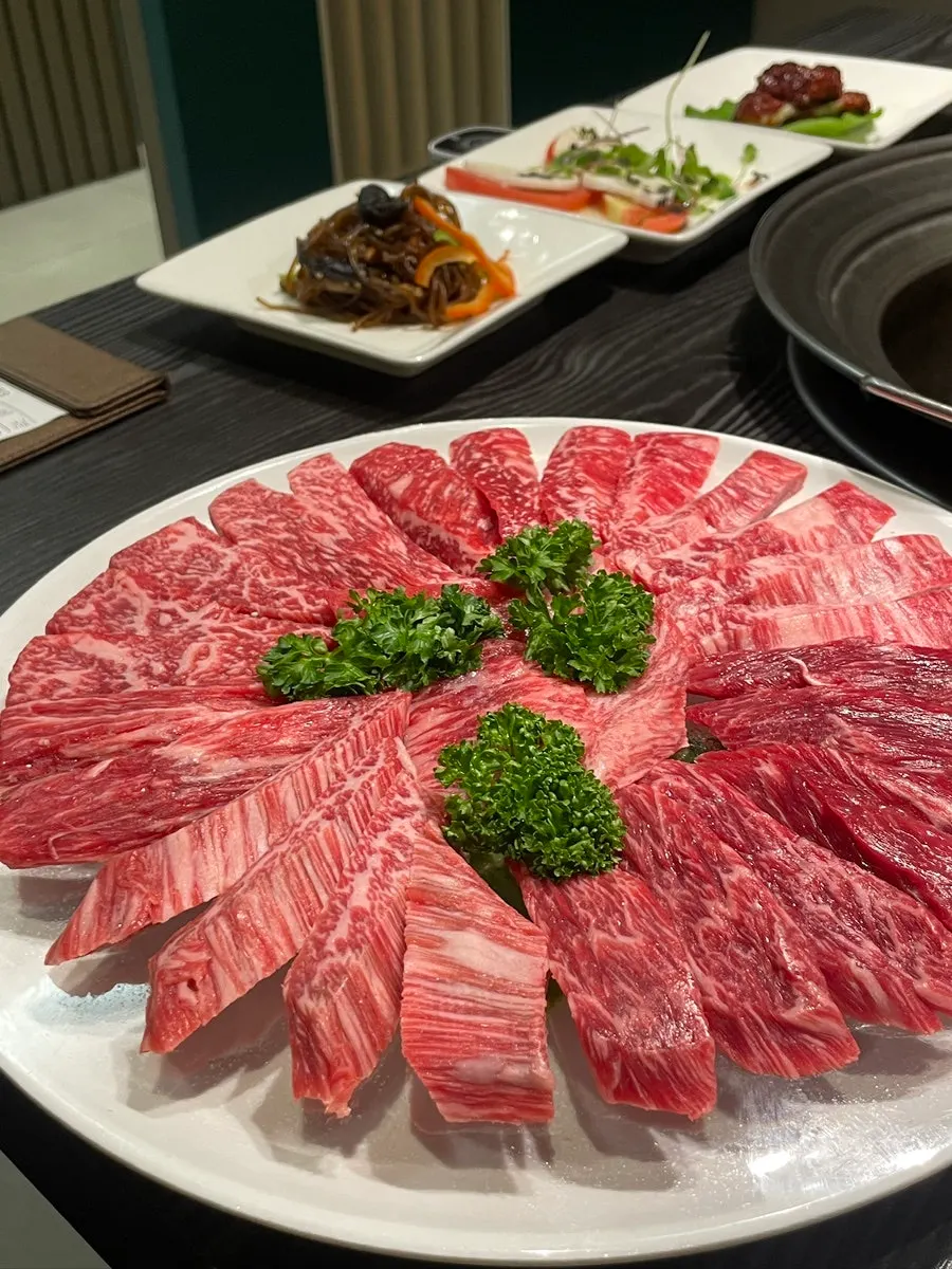 Hanwoo assortment plated for grilling