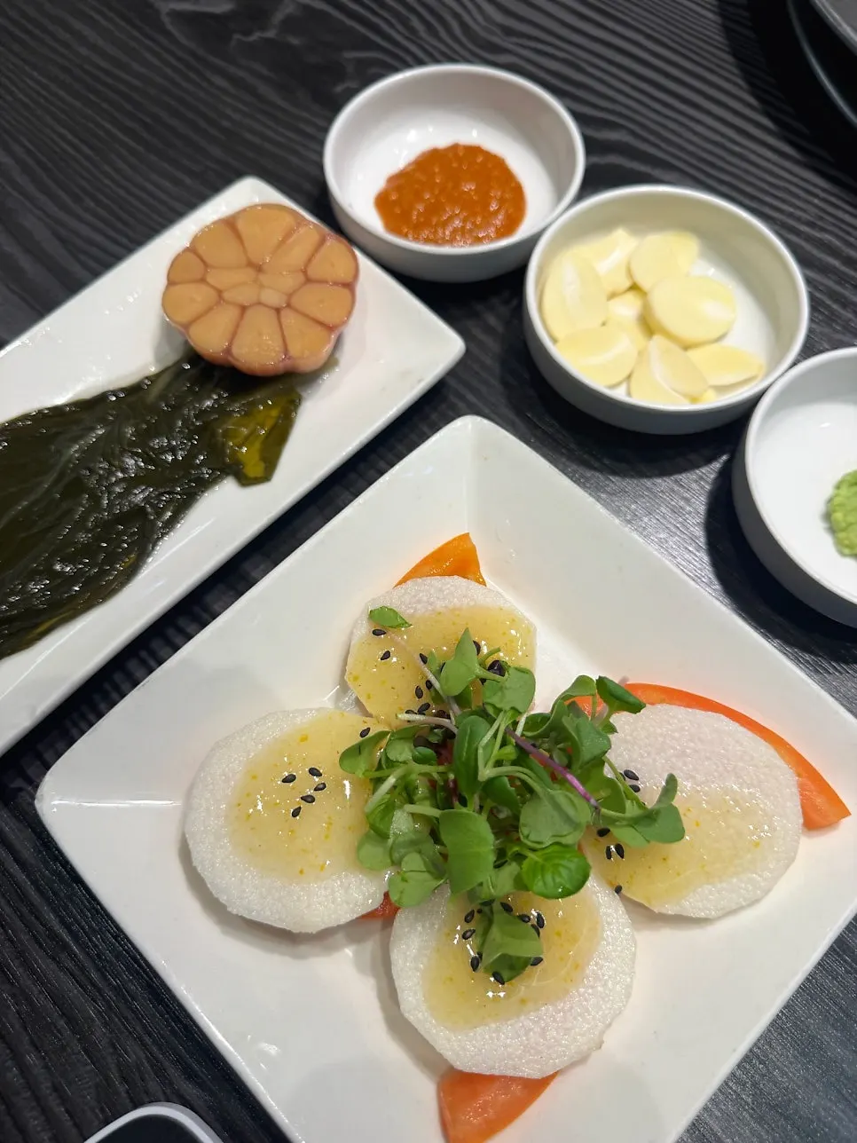 토마토와 마가 올라간 밑반찬