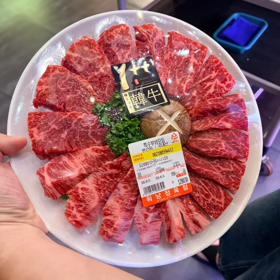 ウォナンミョンガの特殊部位盛り合わせ注文時の食卓