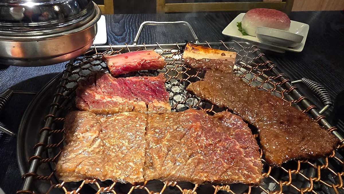 Hanwoo meat display case at Wonangmyeongga Dunsan City Hall Branch