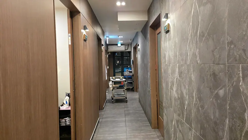 Interior brick-toned wall and lighting at Wonangmyeongga