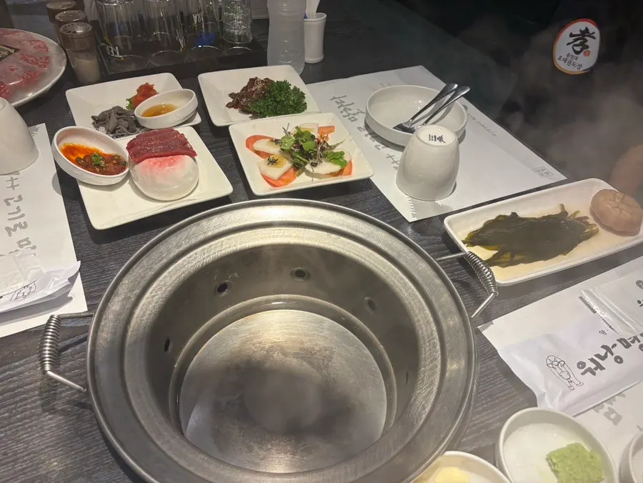 둔산시청점 매장 내부 테이블