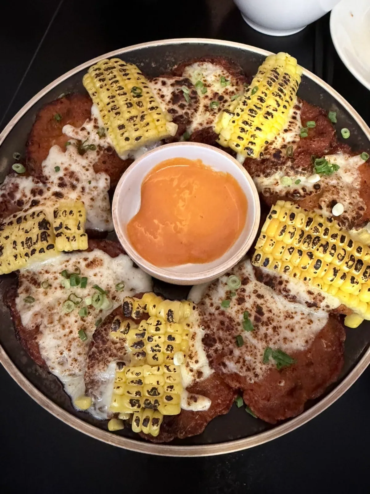 콘치즈가 듬뿍 올라간 콘치즈폭탄김치전