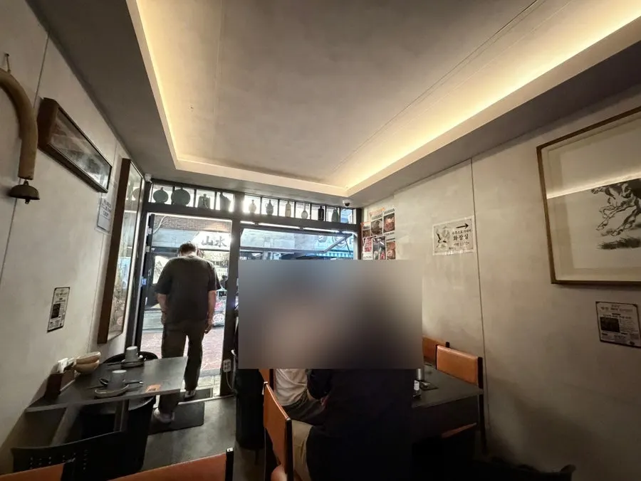 워낭 사당본점 좌석과 조명
