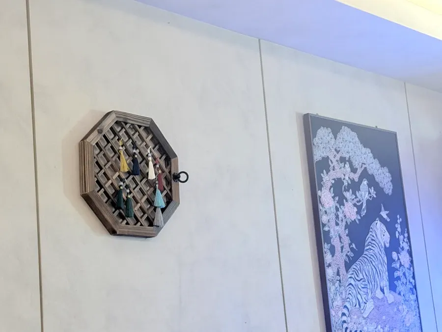 워낭 사당본점 벽면 장식