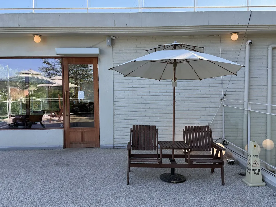 Seats on the 2nd floor outdoor terrace