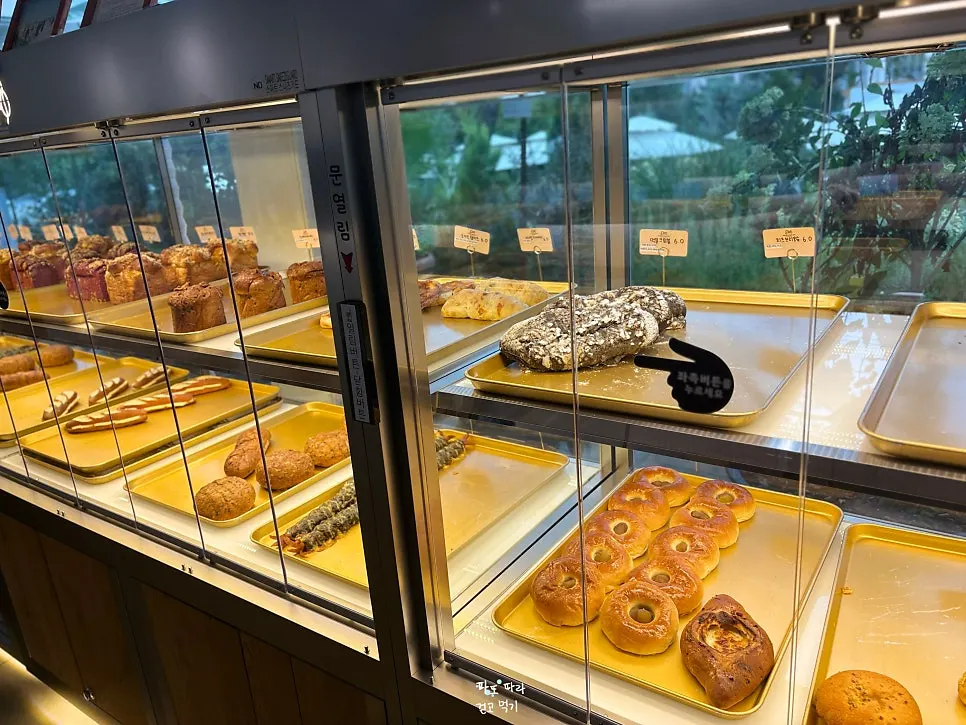 Bread display case at Baedagol Bakery House