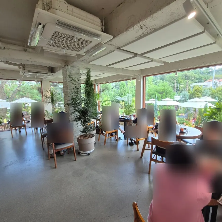 First-floor window seats overlooking the garden
