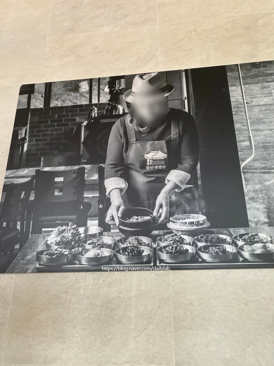 Full spread of the ganjang gejang set meal