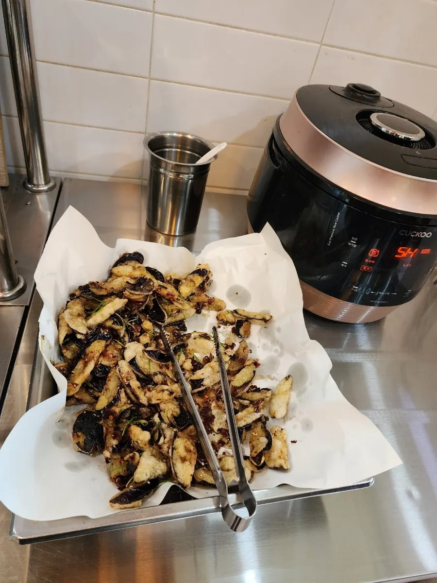 Refillable Korean set-meal side dishes