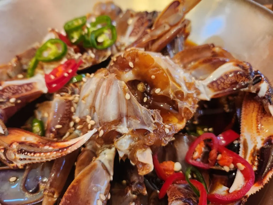 A plate of ganjang gejang at Kim Myeongju Tteuranchae Bapsang