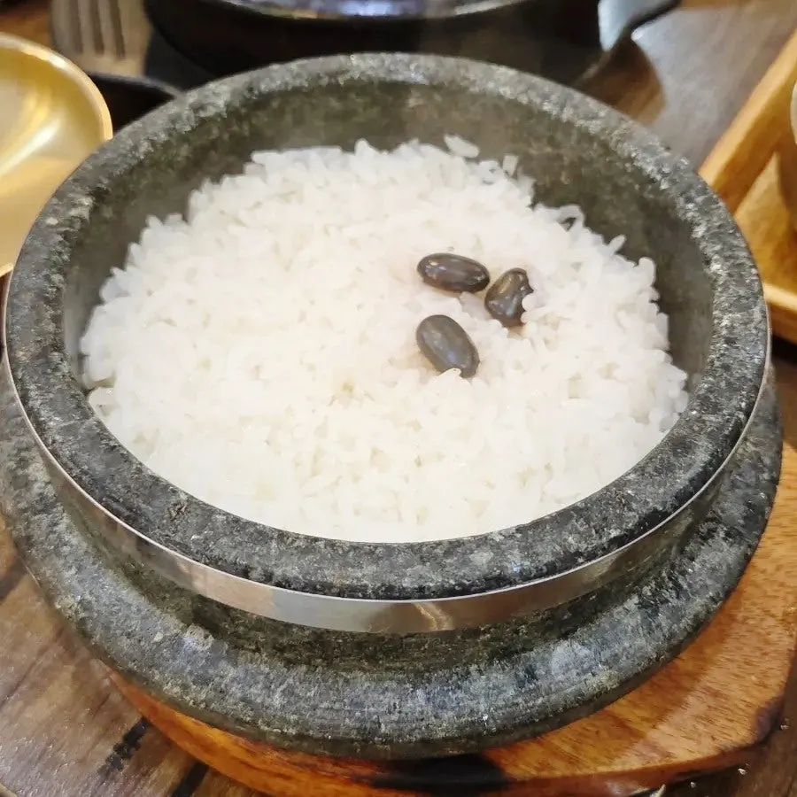 갓 지은 돌솥밥