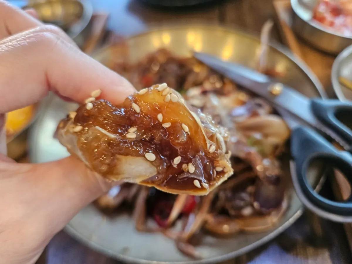 A plate of ganjang gejang sprinkled with dried chili flakes
