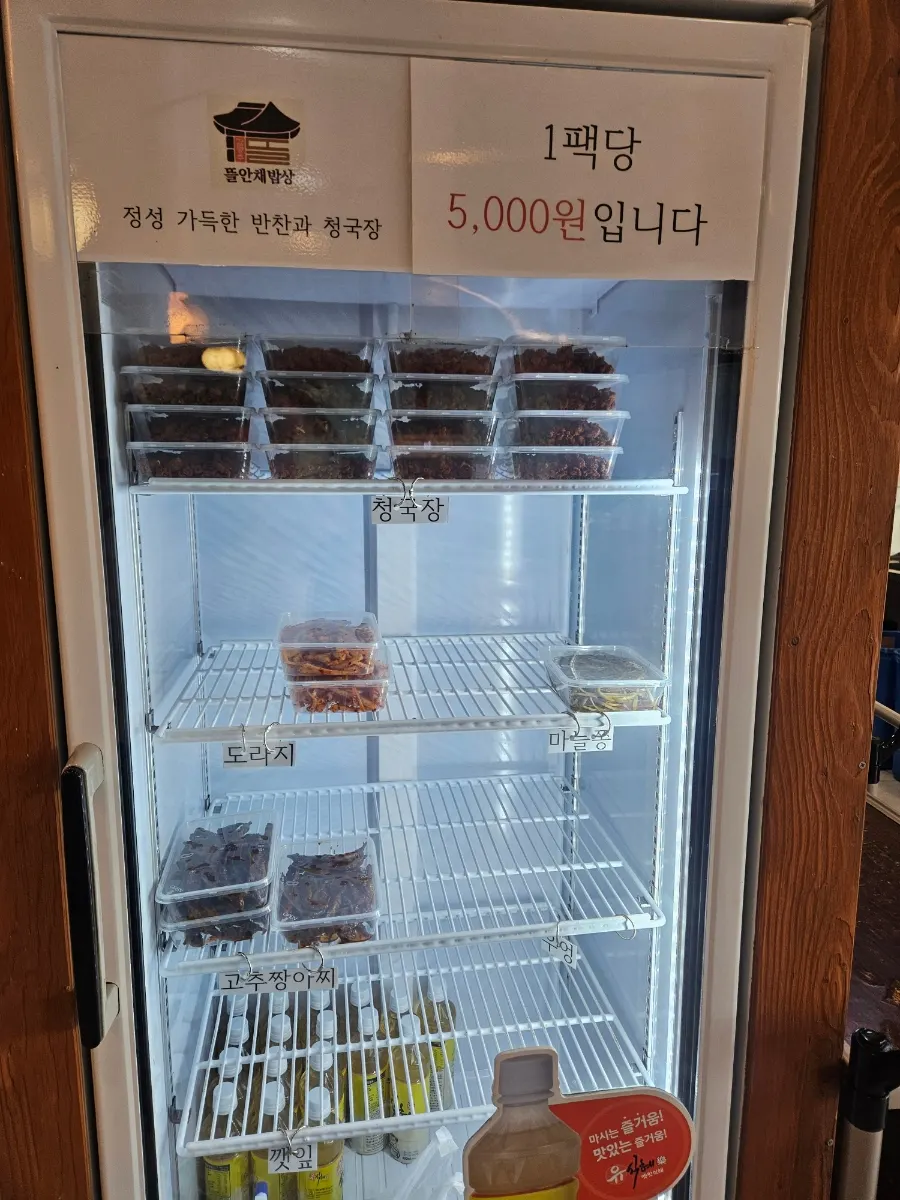 Neatly arranged self-serve side dish corner