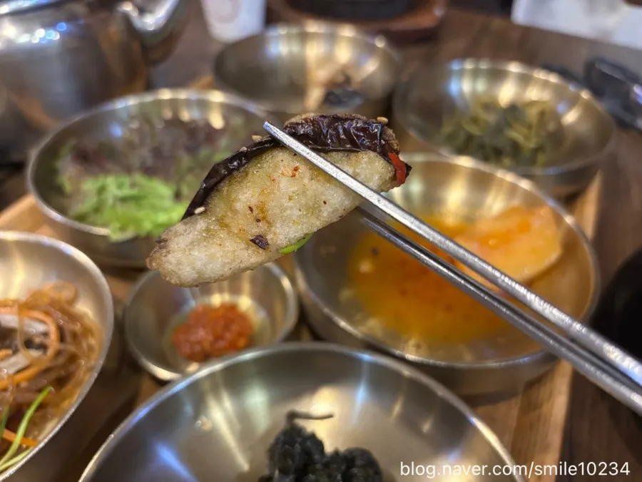 밥과 함께 먹는 숯불구이와 반찬