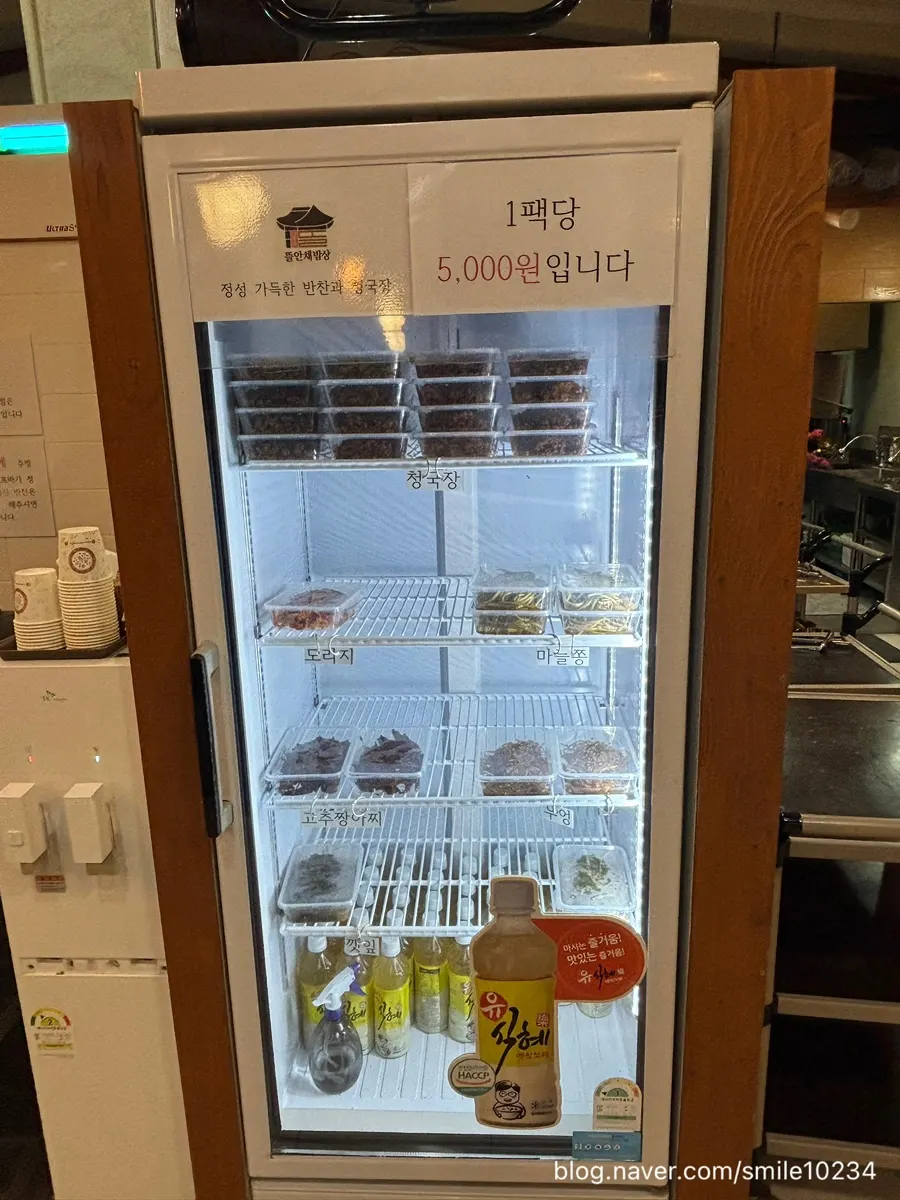갓 지어 나온 솥밥