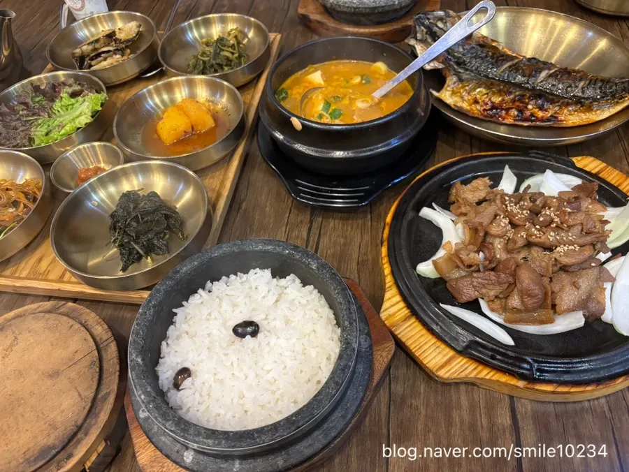 식사를 마친 한정식 밥상
