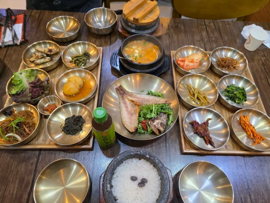 12가지 반찬으로 가득 찬 뜰안채밥상 한상