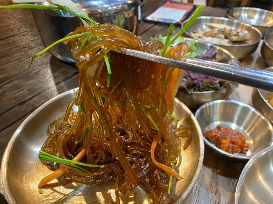 윤기 나는 잡채 반찬