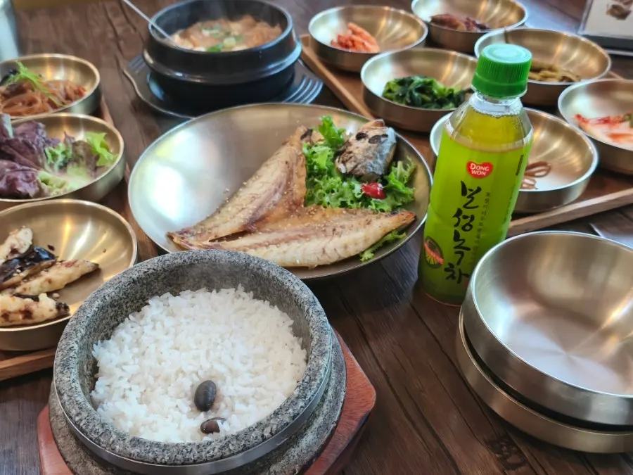 Stone-pot rice served with the set meal