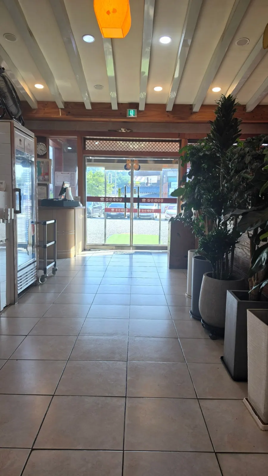 View of the hanjeongsik restaurant entrance and parking lot area