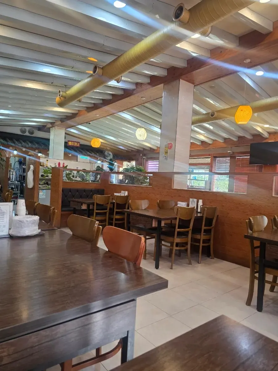 View of the path leading into the restaurant