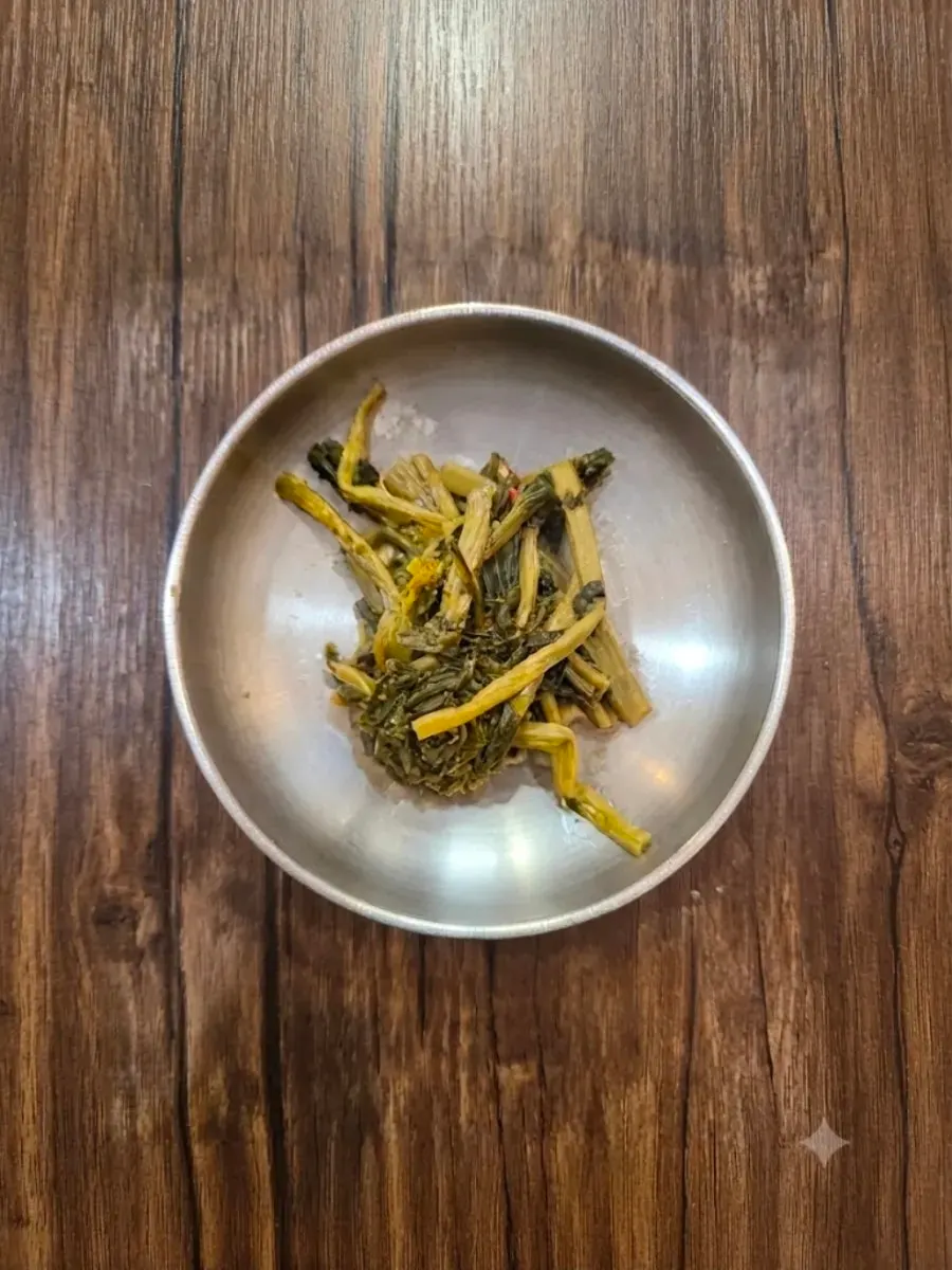 A plate of side dishes from the Tteuranchae set
