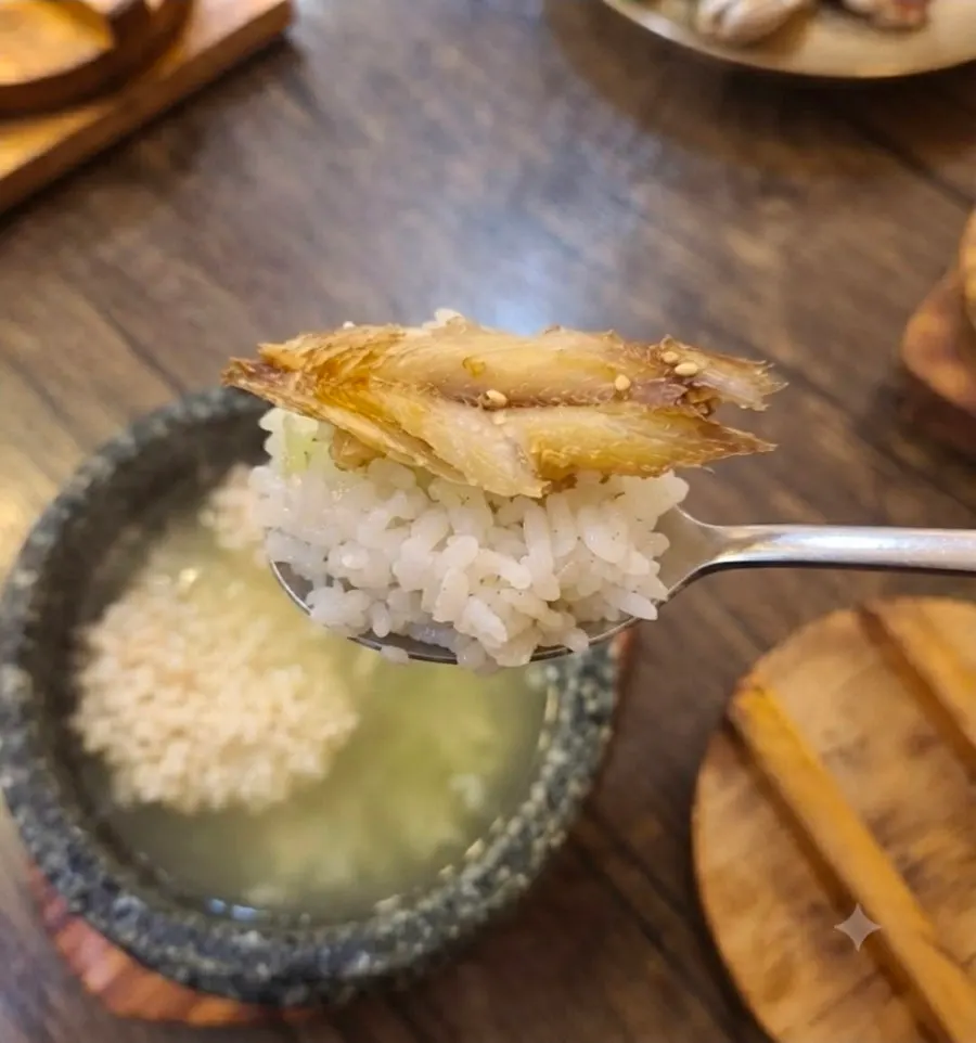 Green tea stone-pot rice paired with gulbi