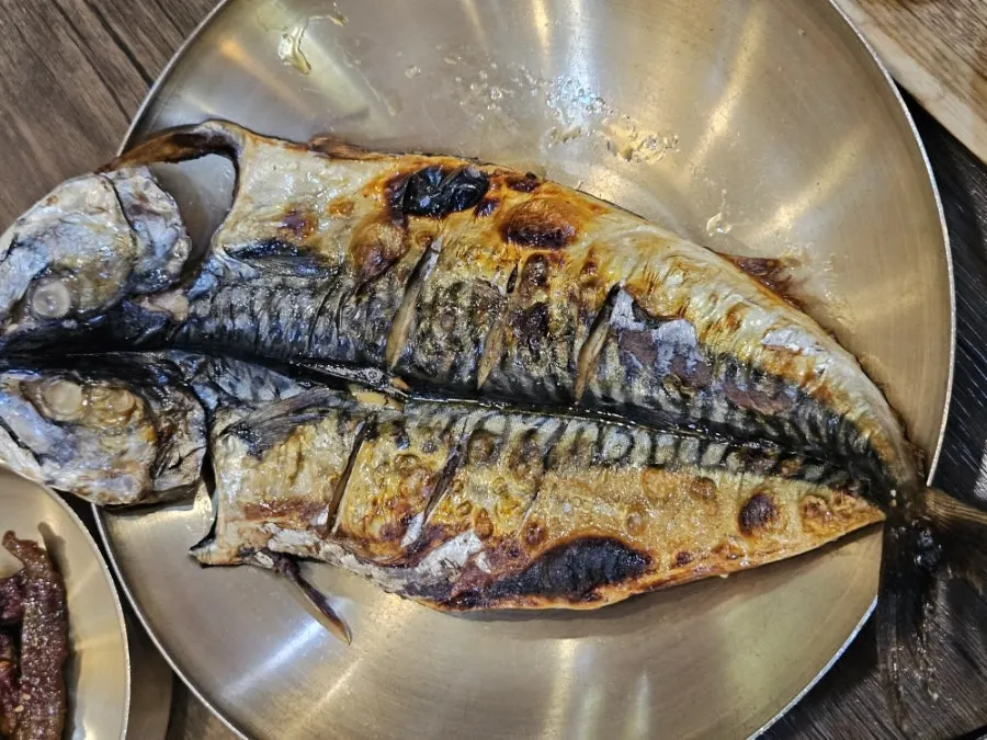 Cá thu nướng nguyên một con