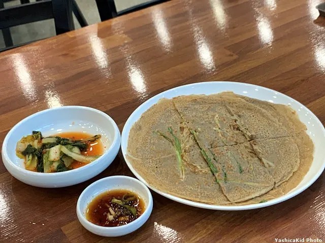 먼저 나온 메밀부침개 한 접시