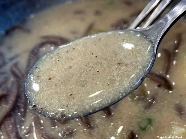 기름진 들깨 국물과 메밀 면