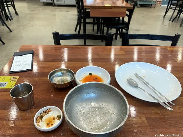깔끔하게 비운 칼국수 그릇