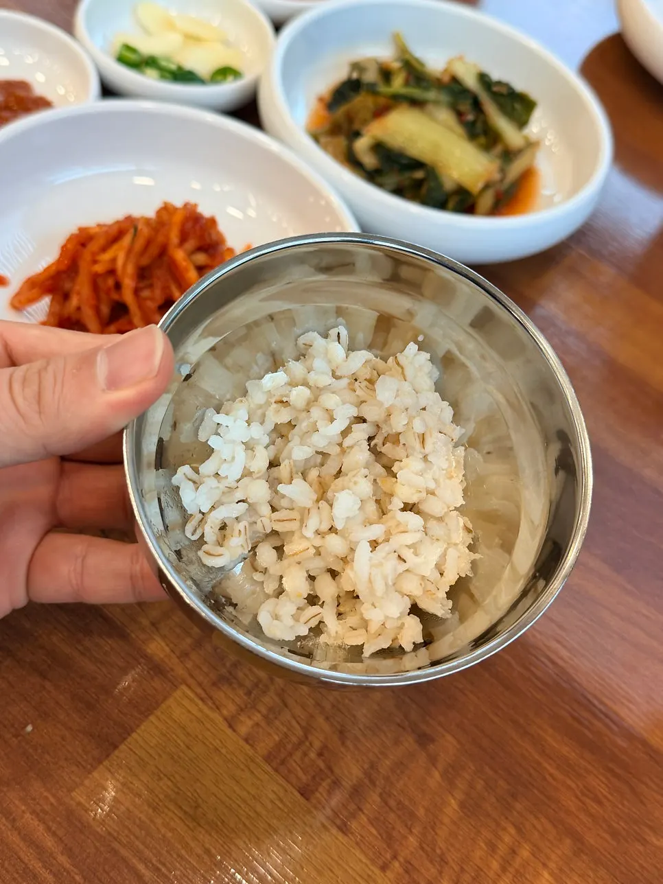 기본 반찬 접시들