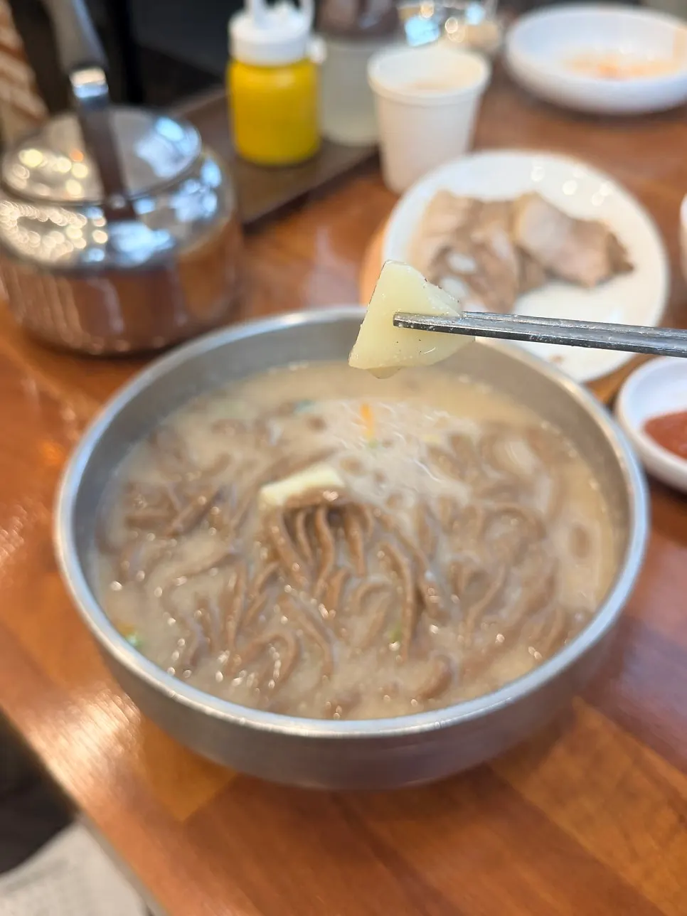 칼국수 속 감자 건더기