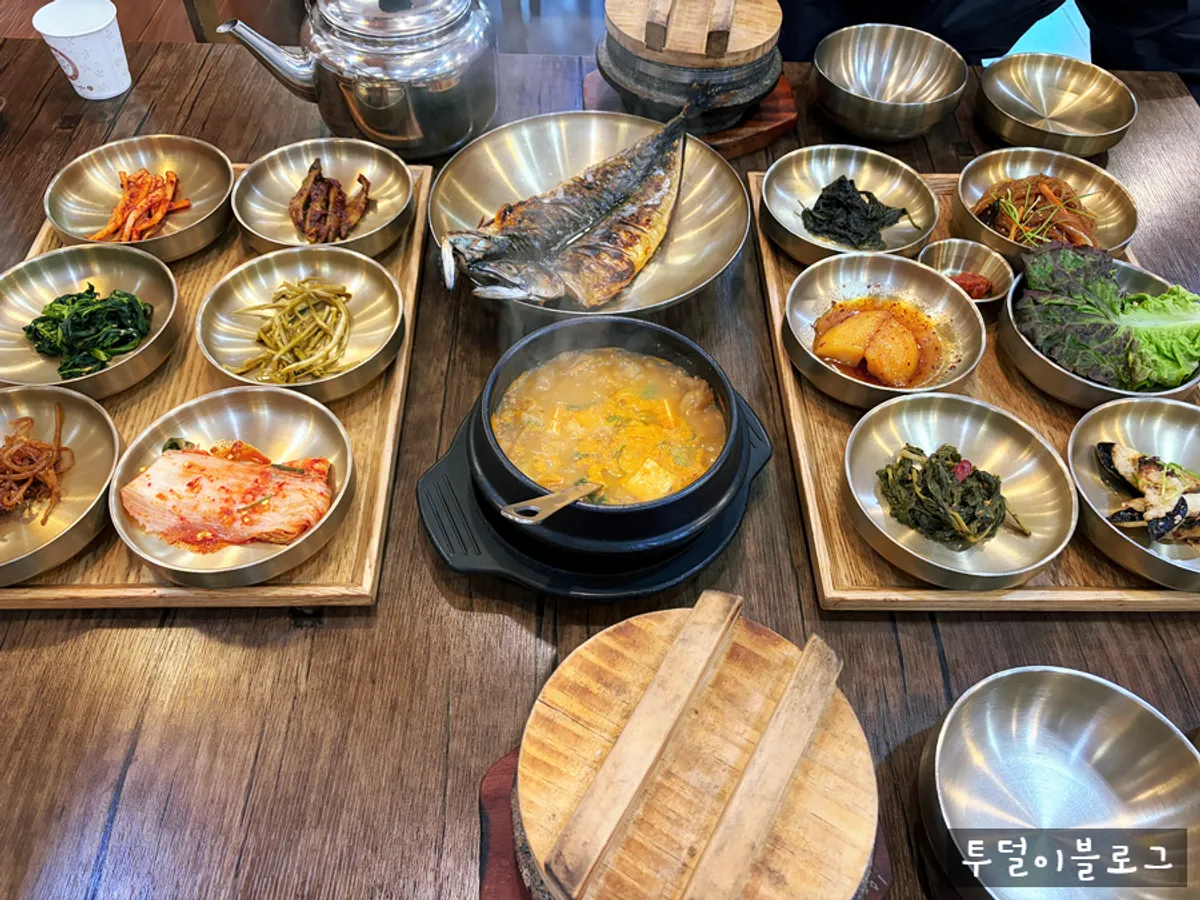 Exterior of Kim Myeongju Tteuranchae Bapsang, a Korean restaurant near Wondang Station