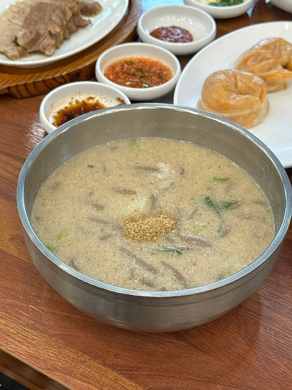 Lifting the short, snappable buckwheat noodles