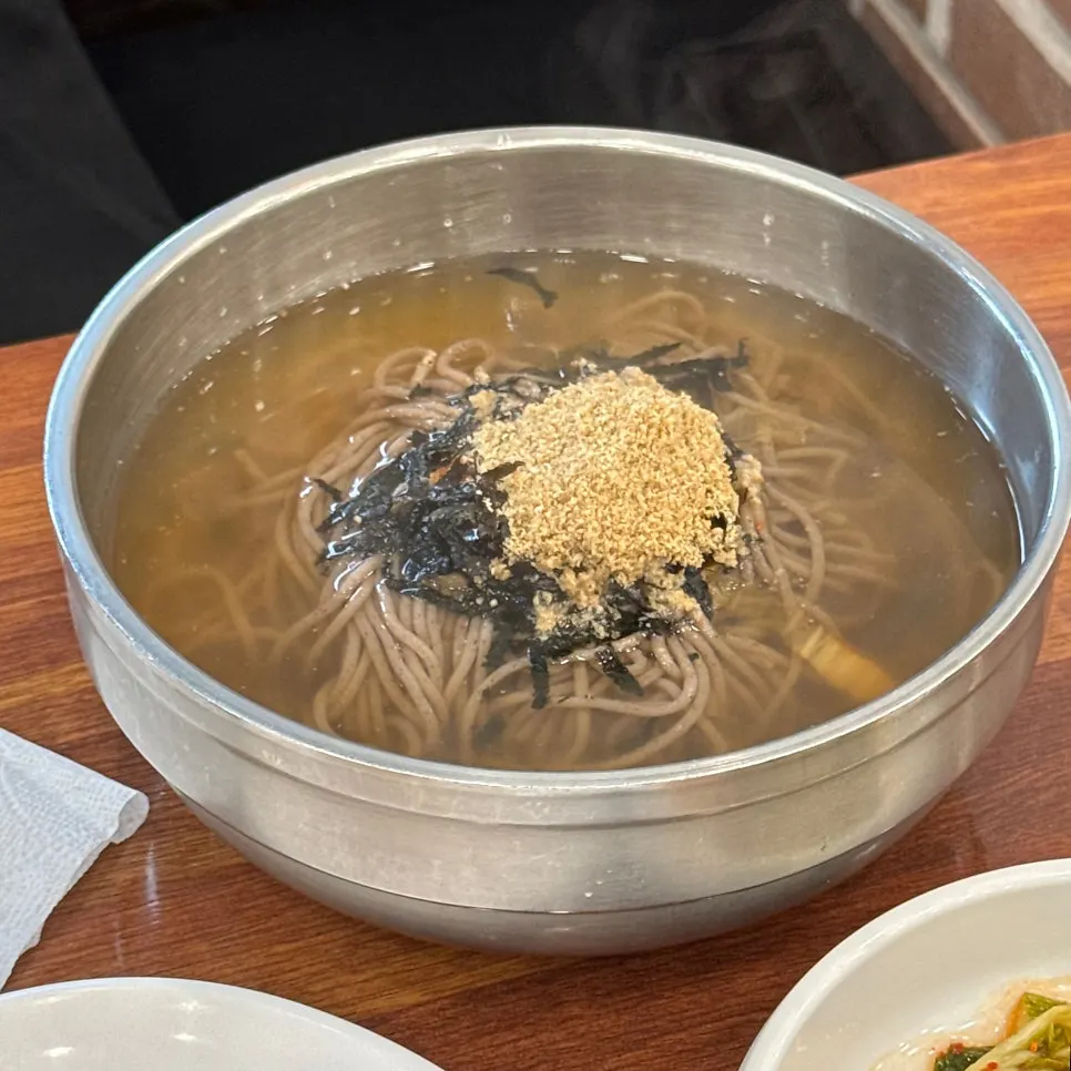 Table spread of makguksu and mandu together