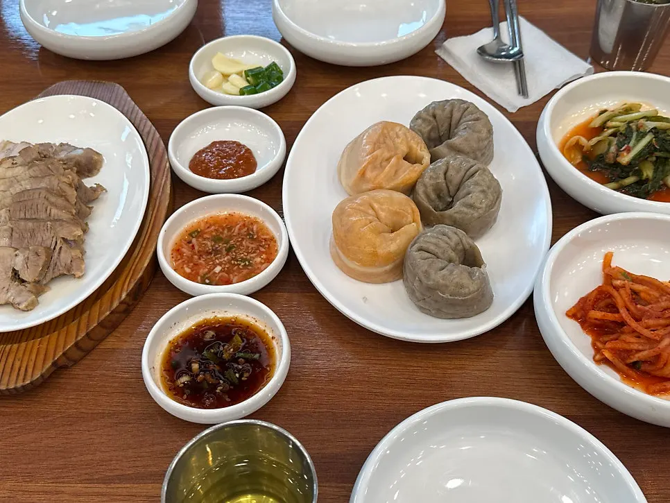 Overall view of Bongpyeong Gohyang Makguksu in Wondang, Goyang