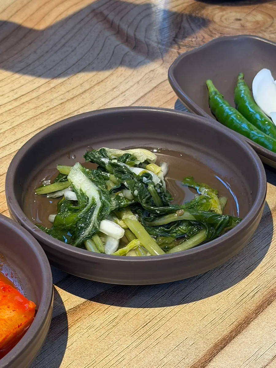 열무김치와 양파 등 밑반찬