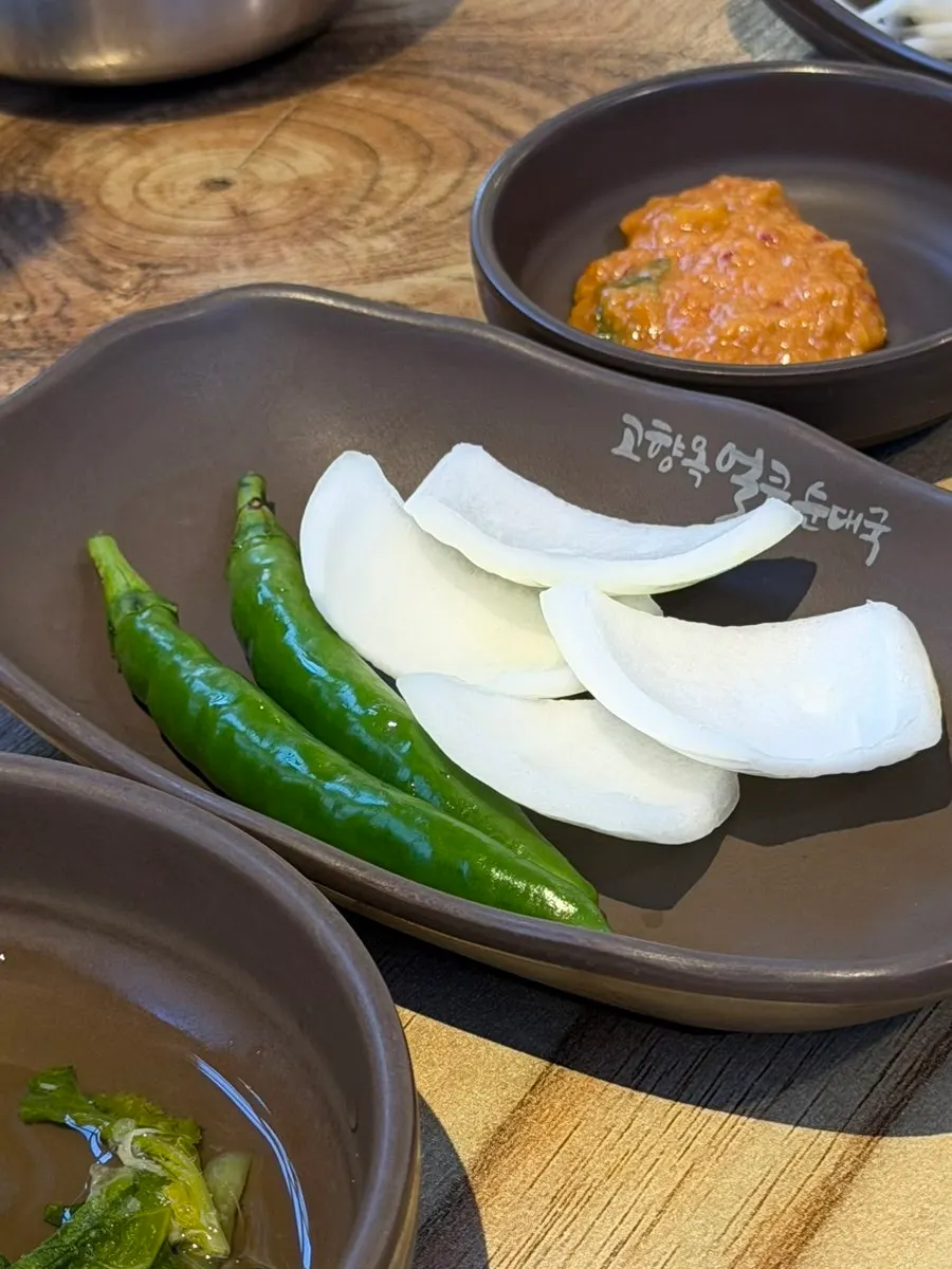 국밥과 함께 나온 기본 찬 상차림