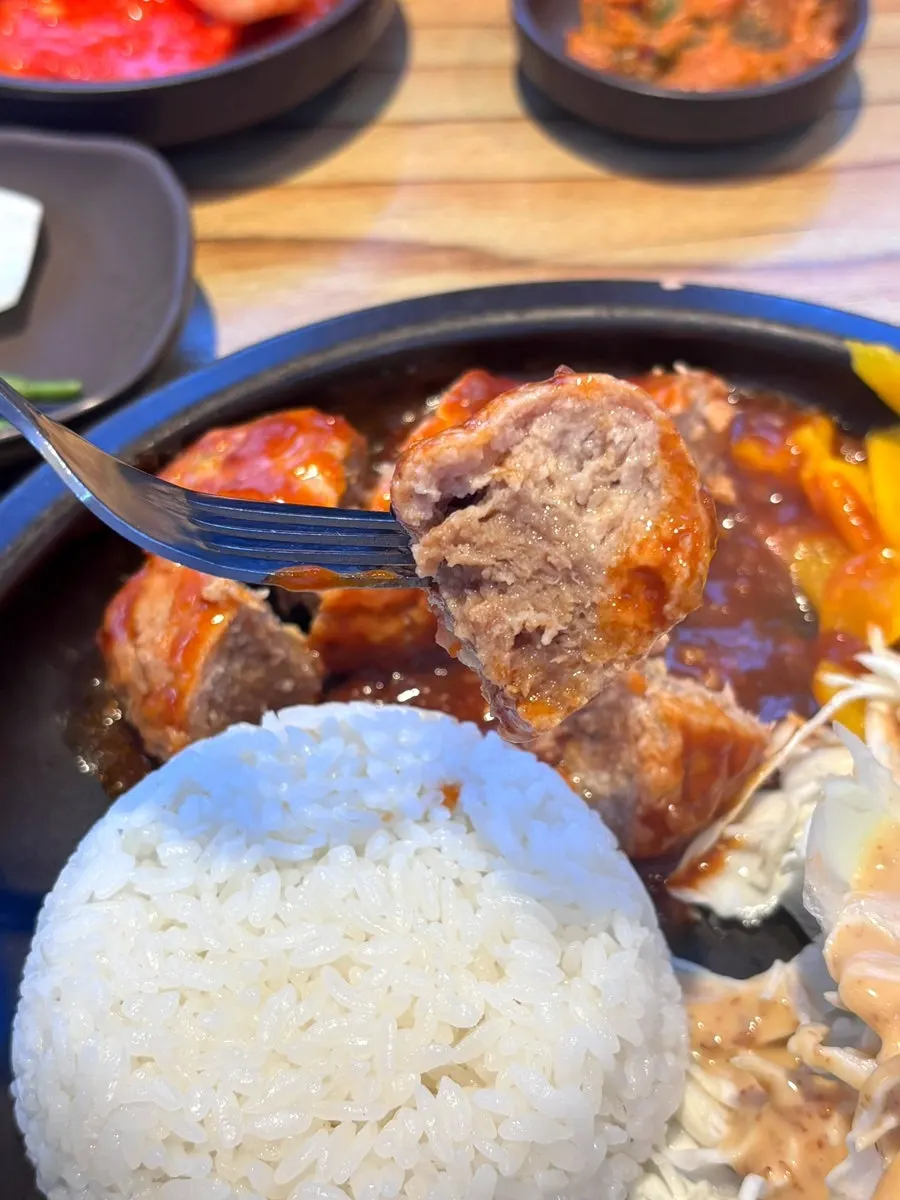 순대국과 함께 차려진 추억의함박